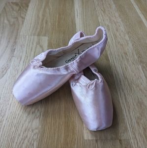 Vintage Discontinued Capezio Nicolini Pointe Shoes